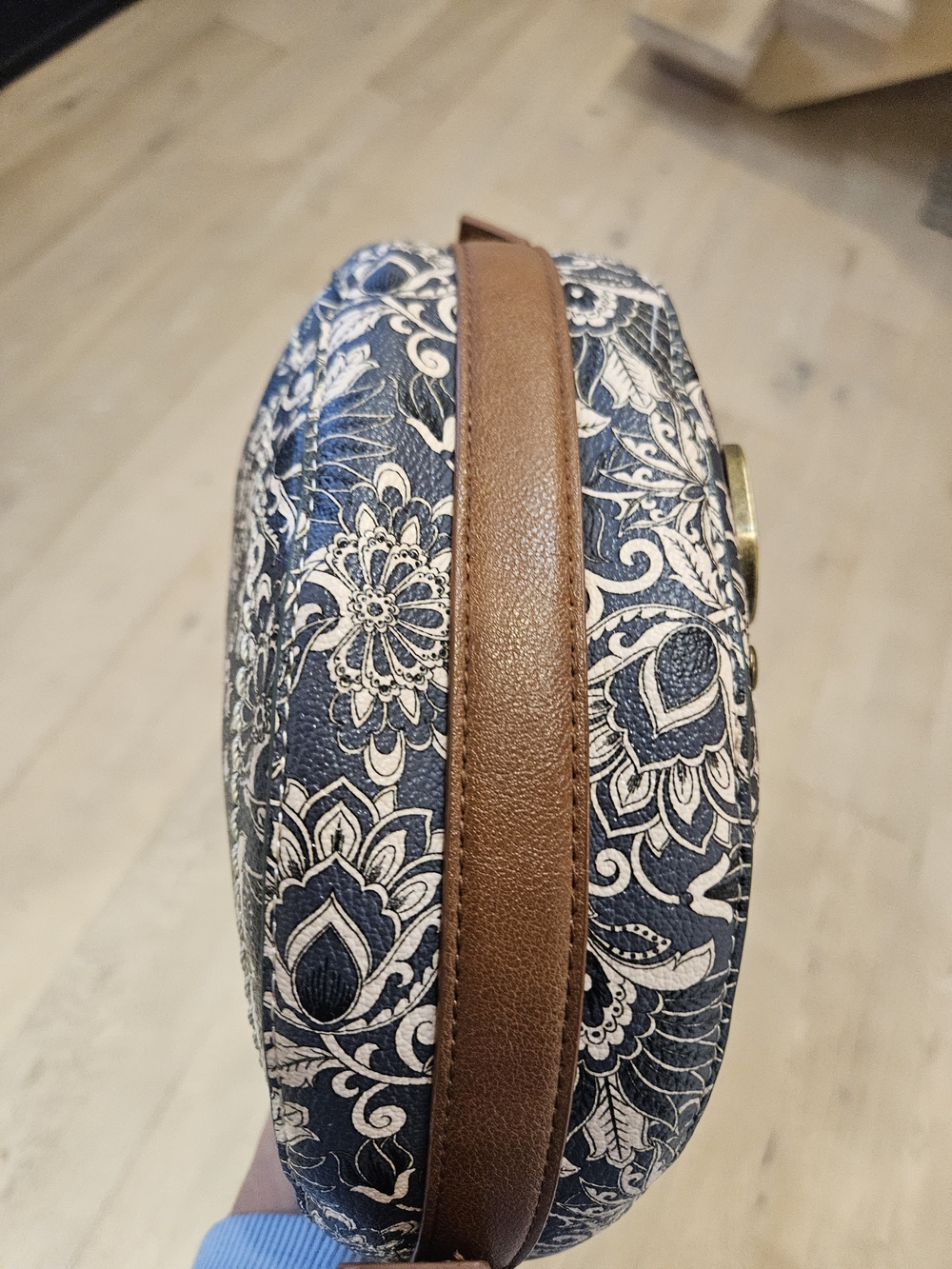 Frye & Co. Blake Crossbody Bag – Vintage Navy & Cream Paisley Floral - Picture 13 of 15